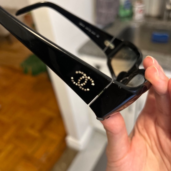 CHANEL Vintage Sunglasses 5064-B Black c 501/13 size 61-17 125 made in Italy - Picture 8 of 8